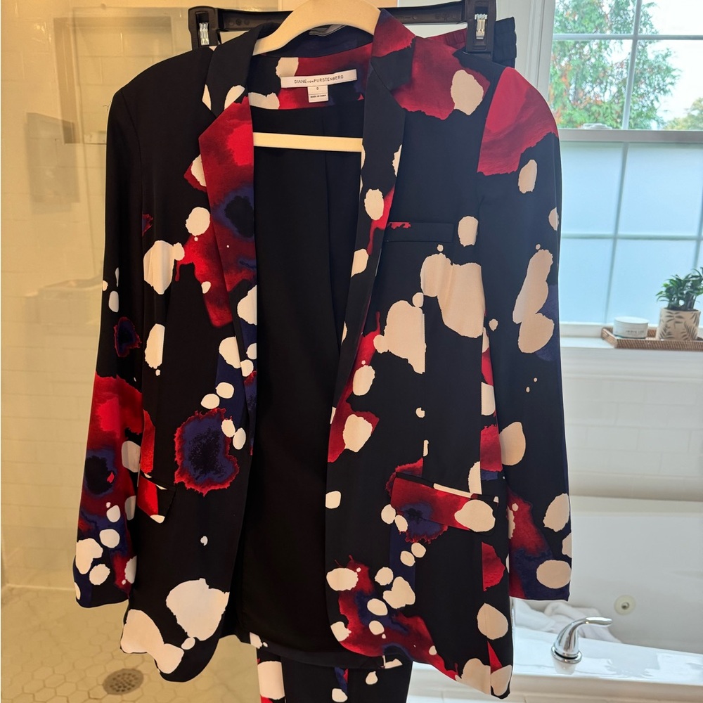 Diane Von Furstenberg Matching Suit